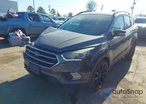 2017 Ford Escape Titanium z USA, uszkodzony, nr VIN 1FMCU0J91HUE85232